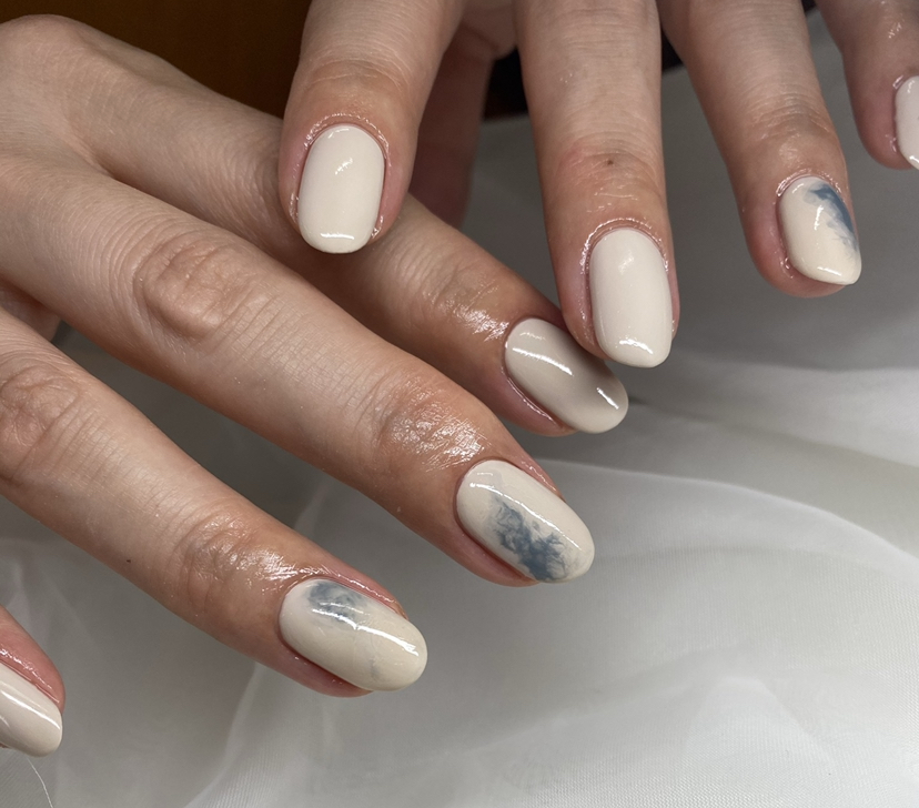 シンプルを極めて強みに！ベース〜ワンカラー仕上げの塗り方の紹介画像1