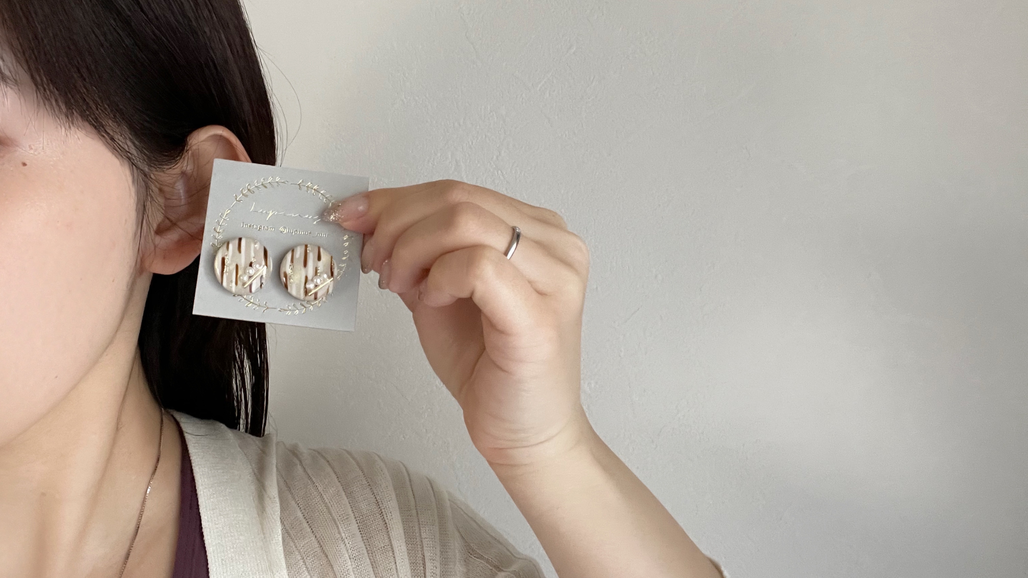 【レジン】ミラーパウダーで作る！奥行きストライプの作り方の紹介画像1