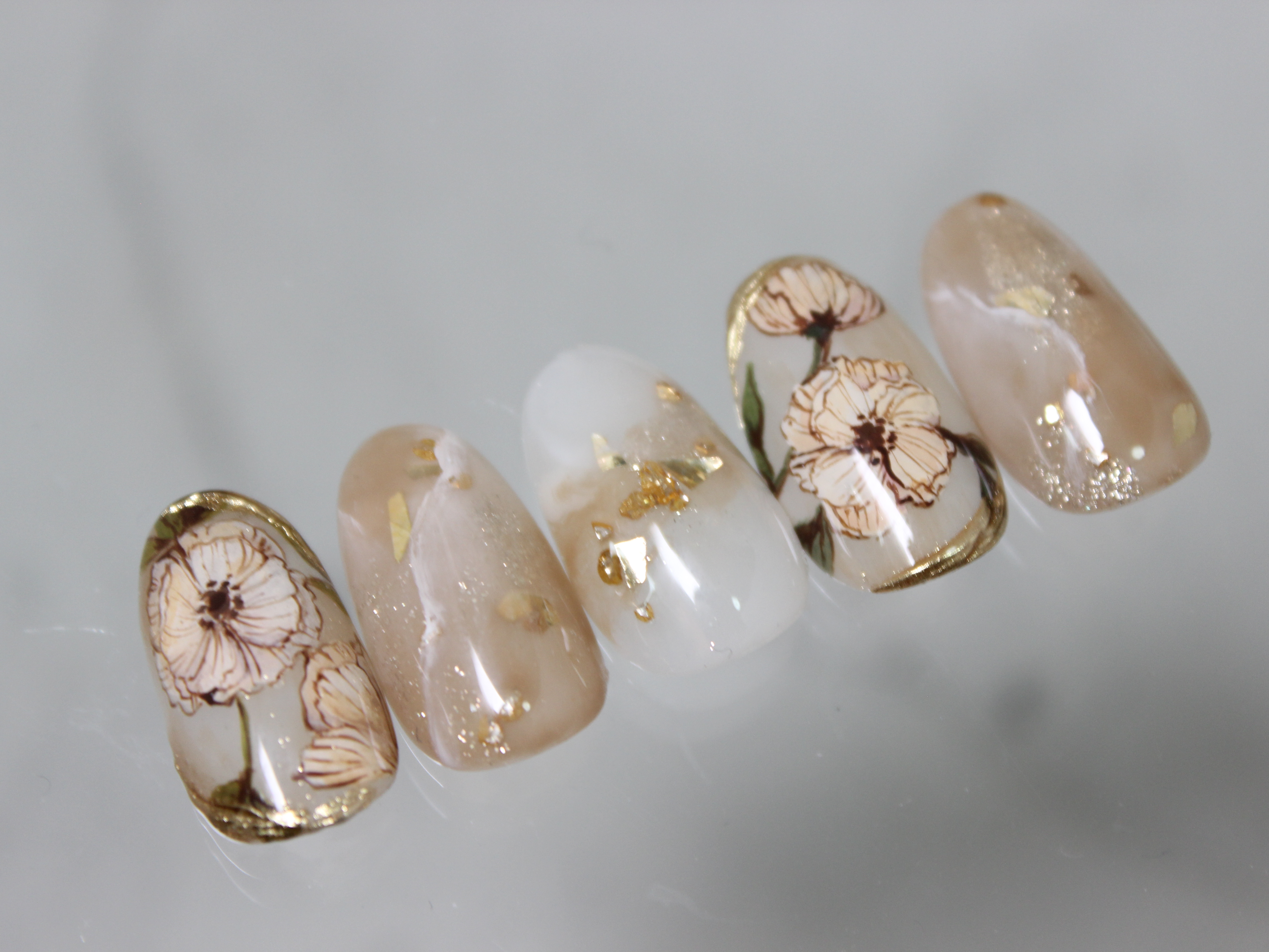 アクリル絵の具で描く絵画風アンティークフラワーの作り方の紹介画像2