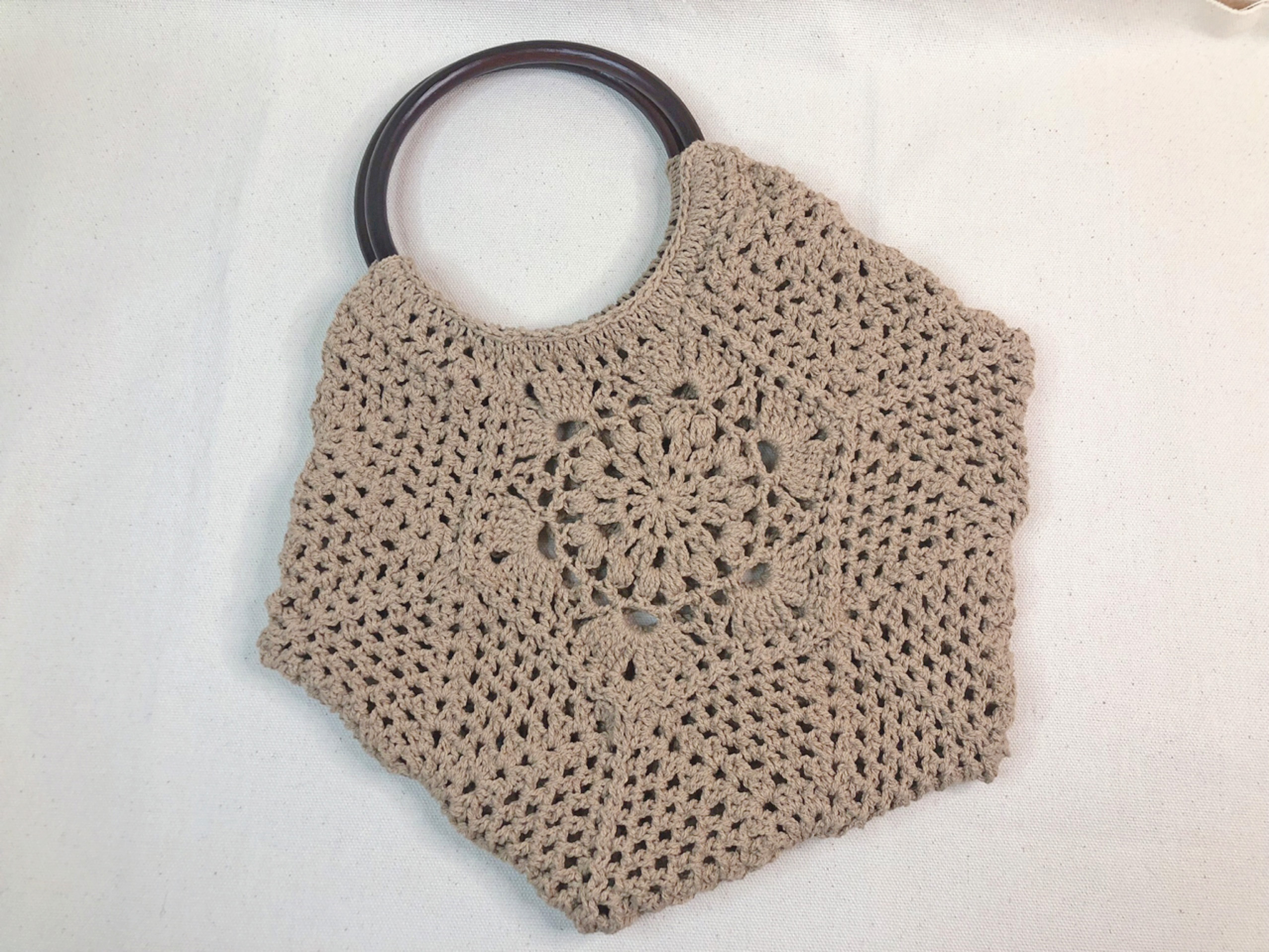 【PDF編み図付き】六角形モチーフ繋ぎの丸持ち手トートの作り方の紹介画像1