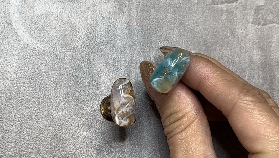 奥行きのある天然石風ニュアンスネイルの紹介画像1