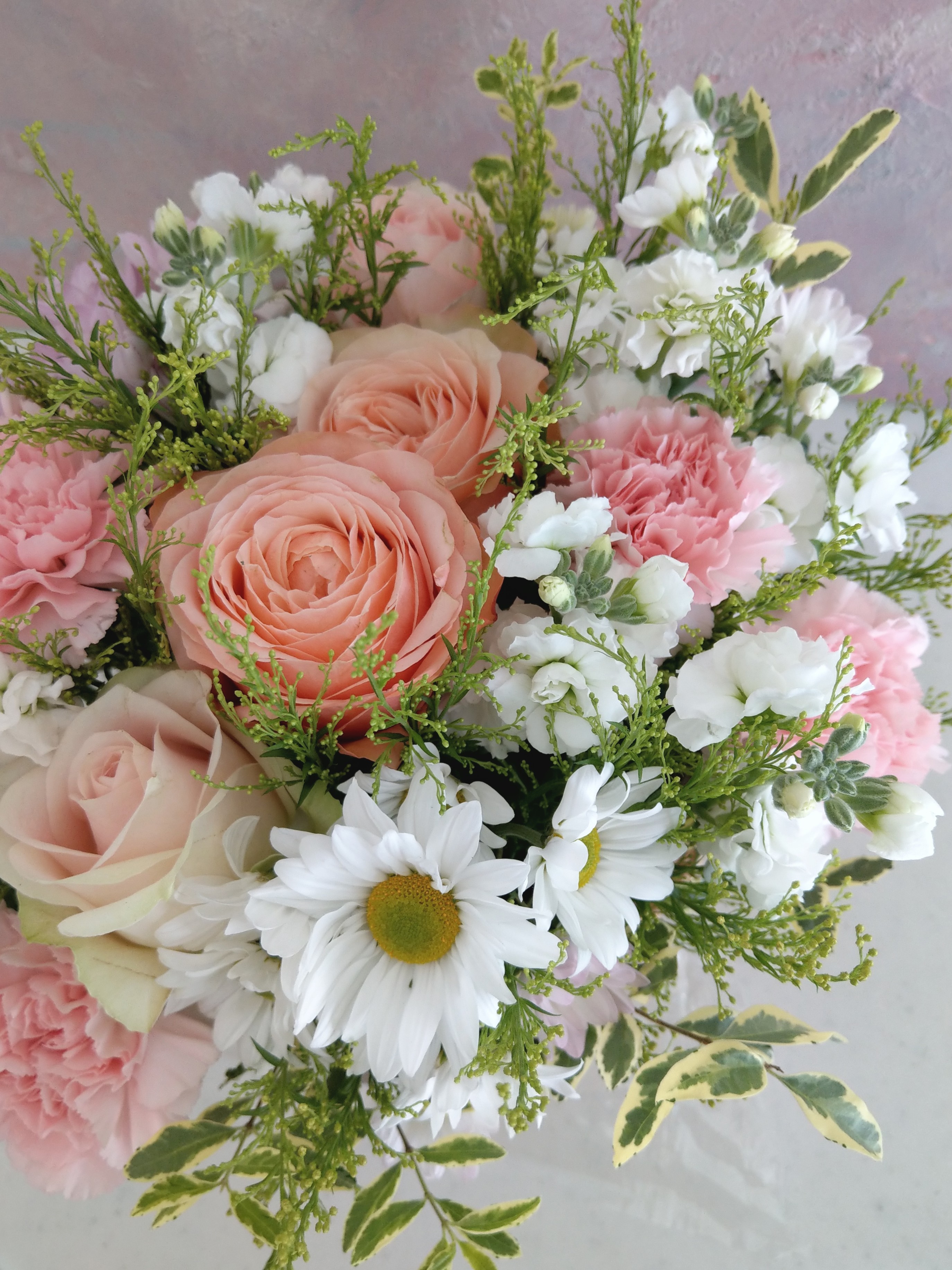 バラとカーネーションのふんわりバスケットアレンジの作り方の紹介画像2