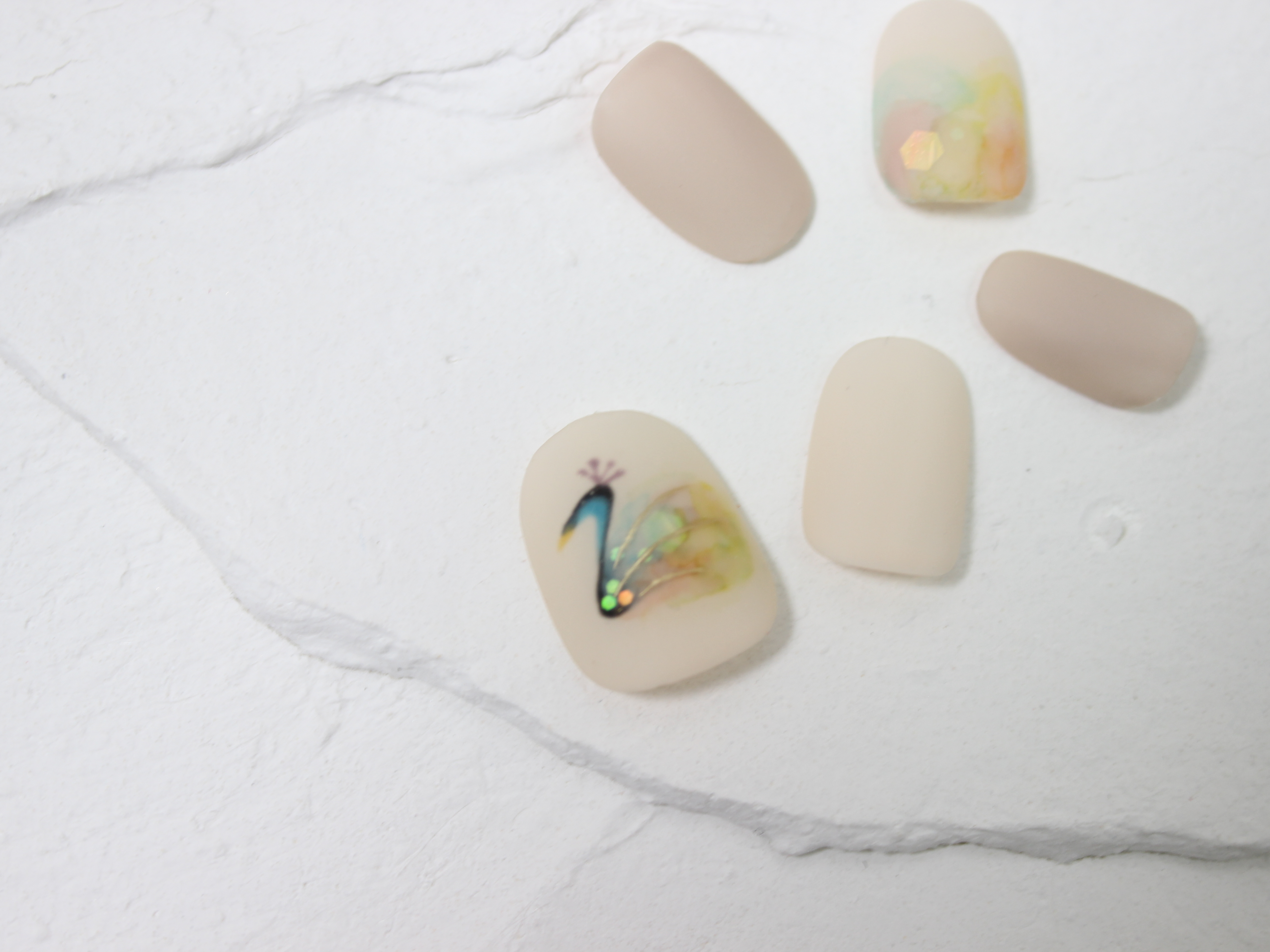 幻想的なクジャクネイルの作り方の紹介画像1