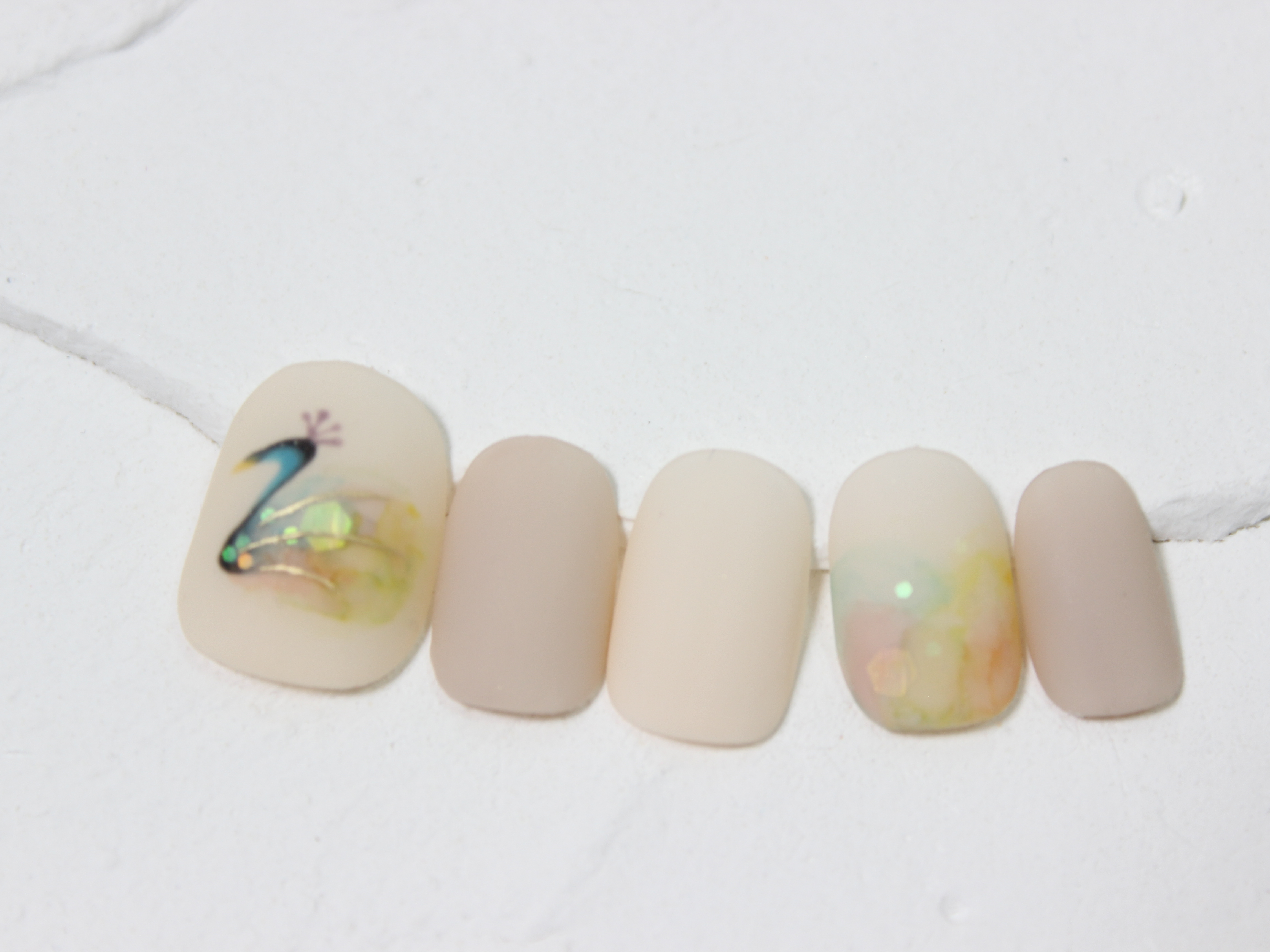 幻想的なクジャクネイルの作り方の紹介画像2