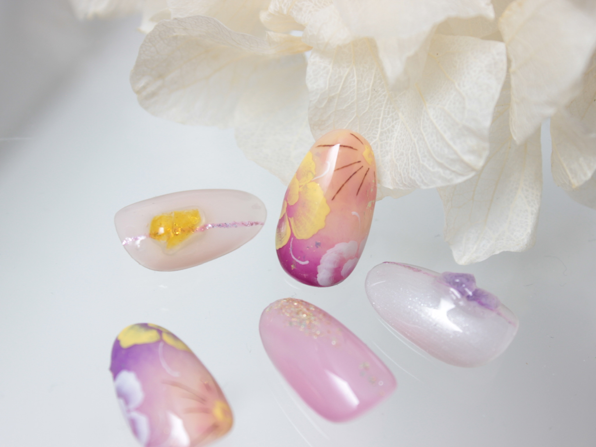 豪華なお花を描こう！トロピカルパンジーネイルの作り方の紹介画像1