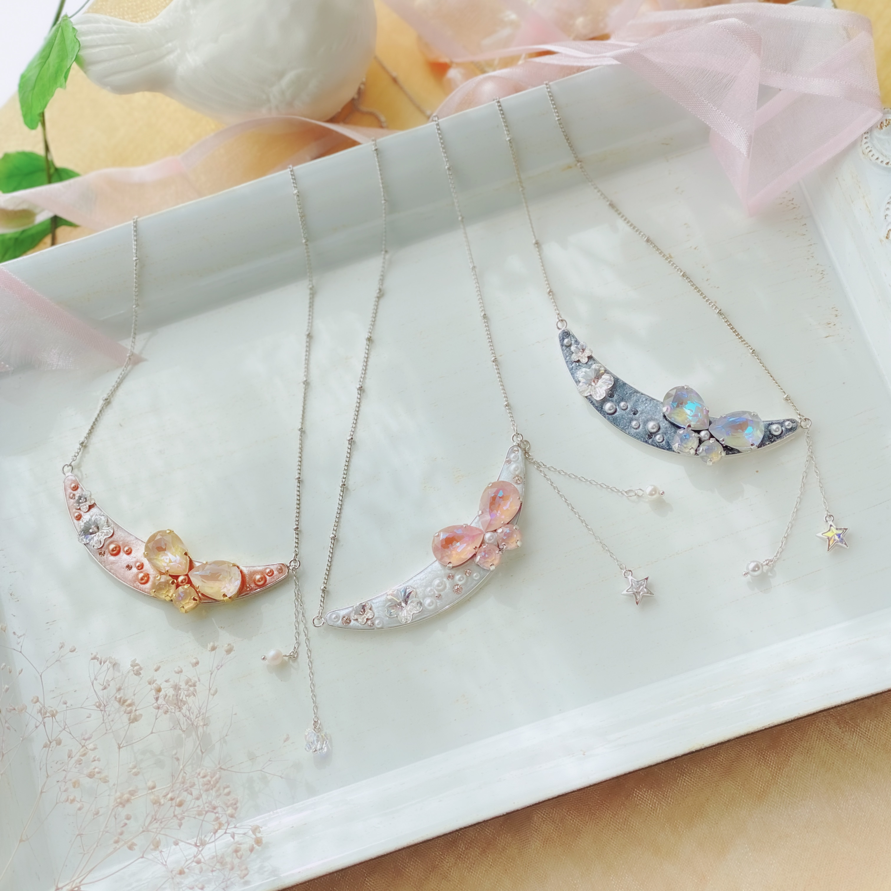 【 ムーンパピヨンの作り方 】〜三日月とちょうちょのネックレスを作りながらwGlue proの扱いが学べます〜の紹介画像1