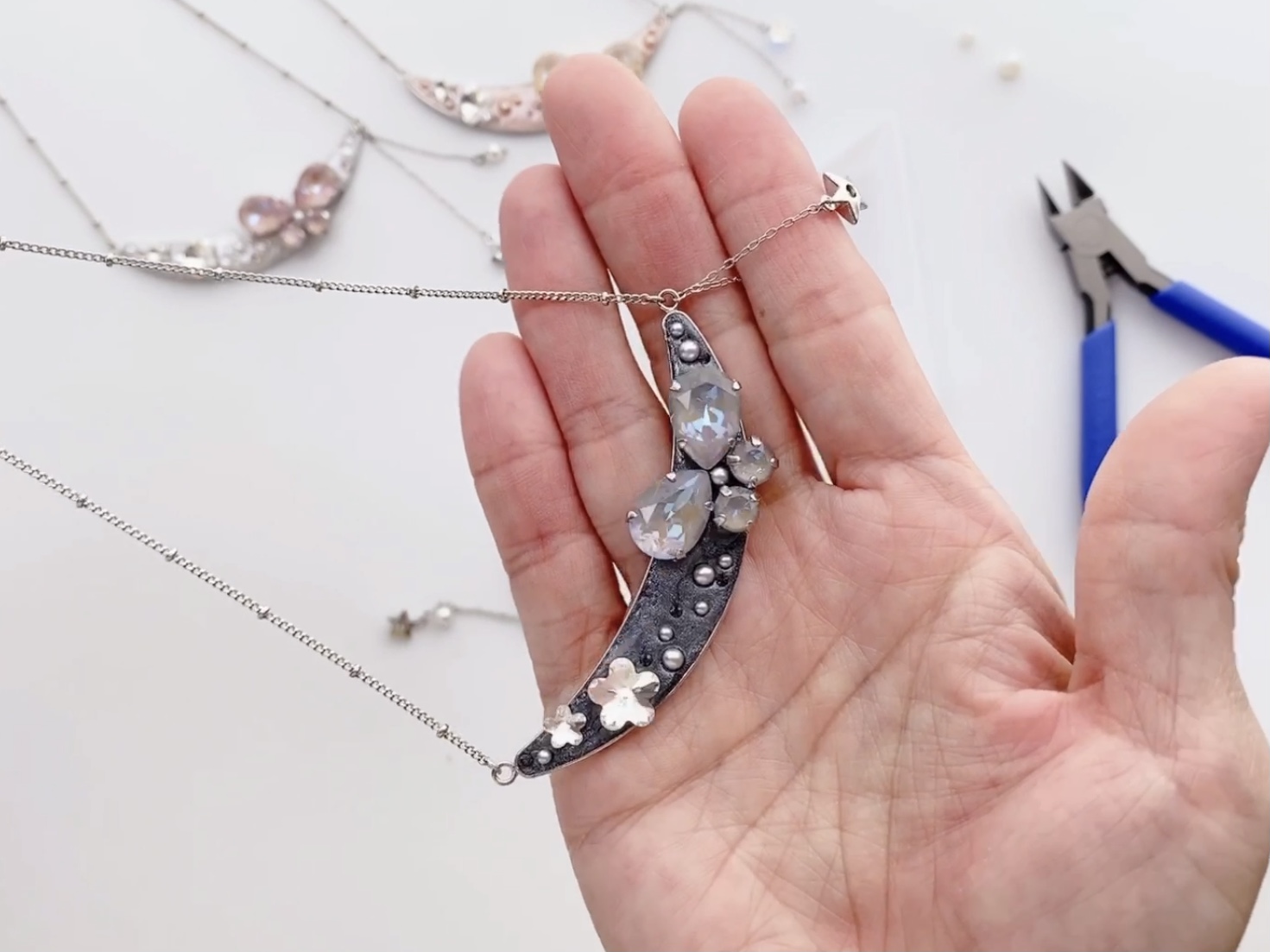 【 ムーンパピヨンの作り方 】〜三日月とちょうちょのネックレスを作りながらwGlue proの扱いが学べます〜の紹介画像5