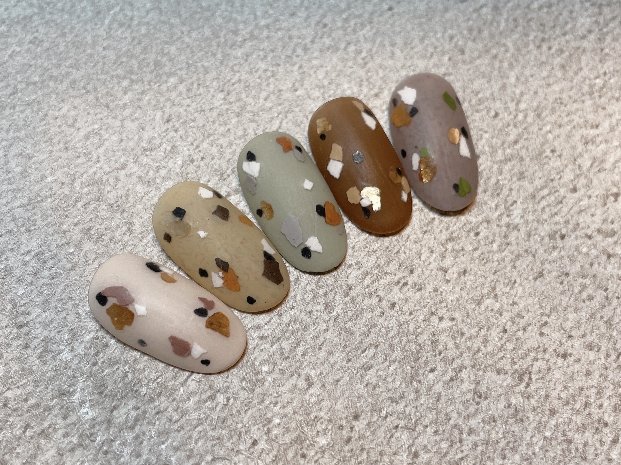 簡単♥つぶつぶストーンアート『埋込みアートを綺麗に仕上げるコツあります！』の紹介画像1