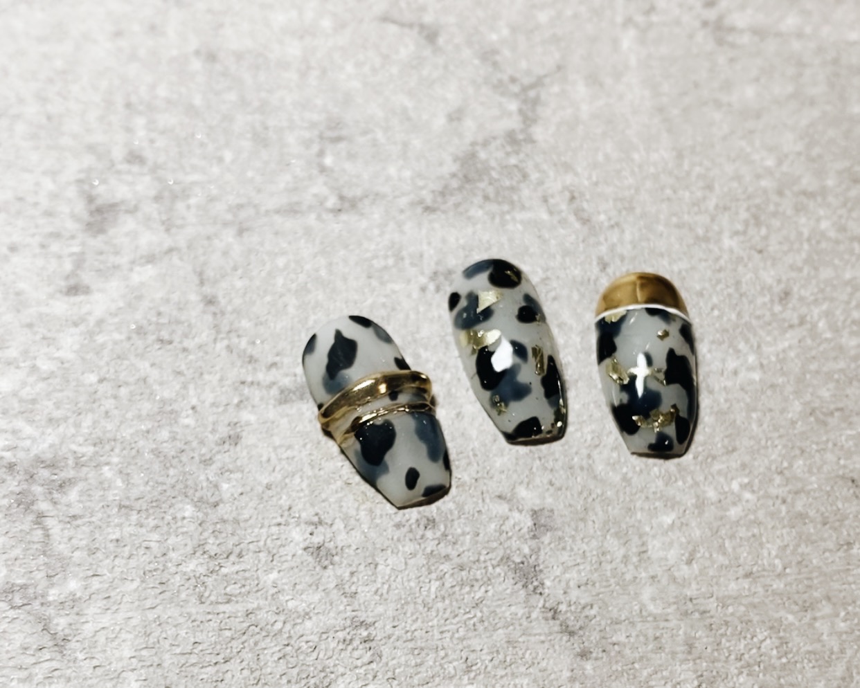 【実物ネイルチップ特典付き✨】一手間加えて抜け感が出せる♡ニュアンス牛柄アートの紹介画像1