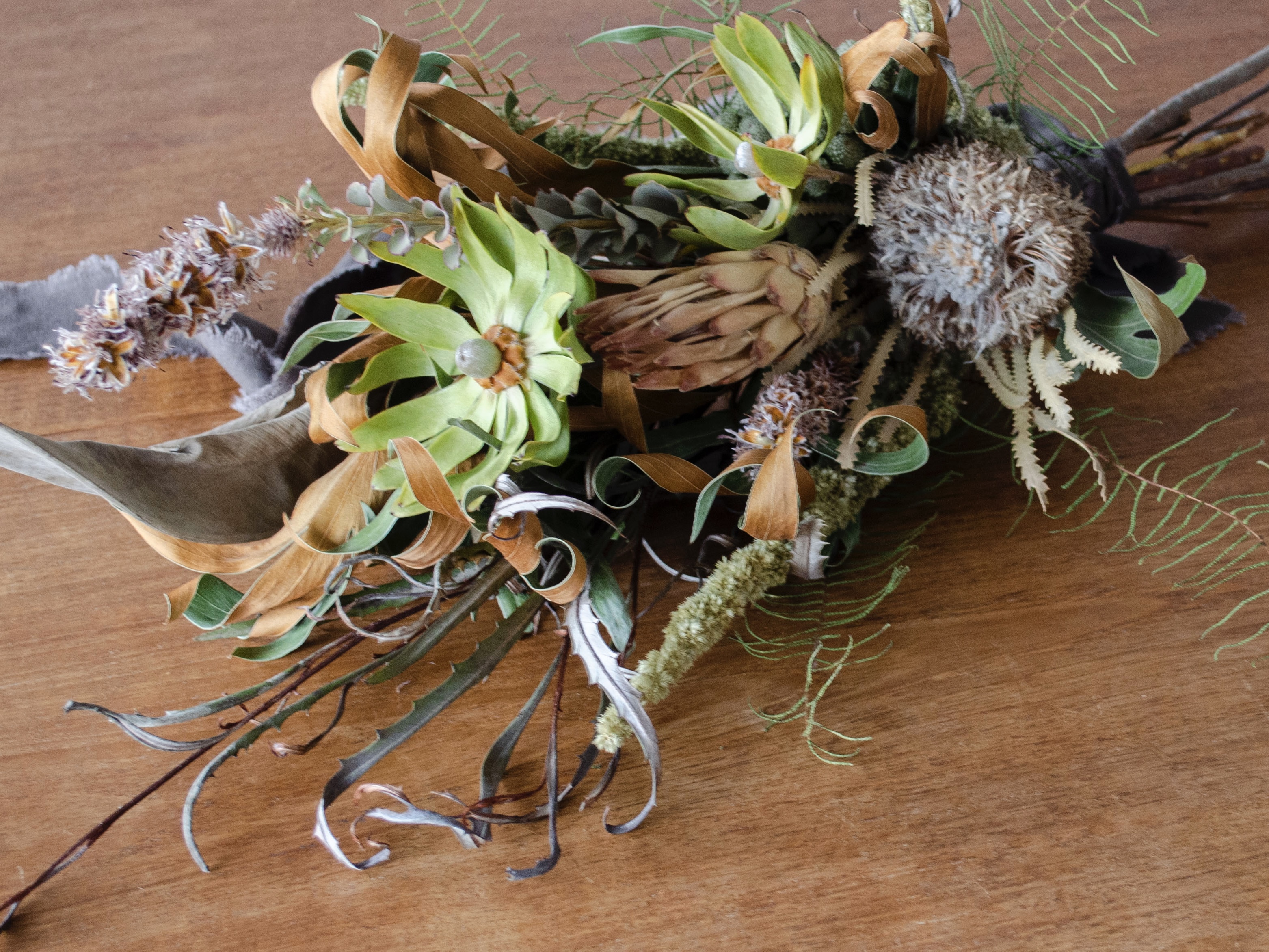 仕上がりに差が出る ネイティブフラワーのスワッグの束ねかたの紹介画像1